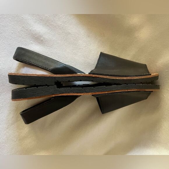 Dirty Laundry‎ black leather sandal, size 6, like new…never worn. - Picture 3 of 5